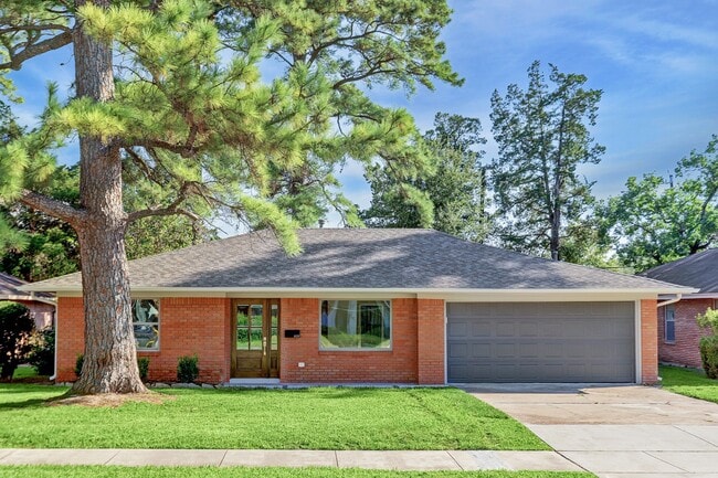 Building Photo - 8331 Waterbury Dr