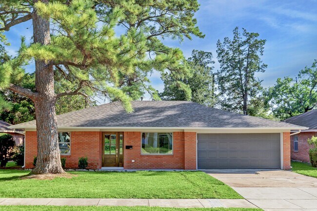 Primary Photo - 8331 Waterbury Dr