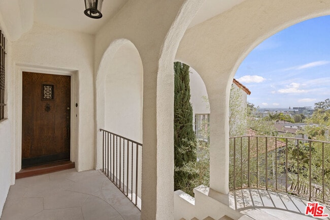 Building Photo - 6856 Los Altos Pl