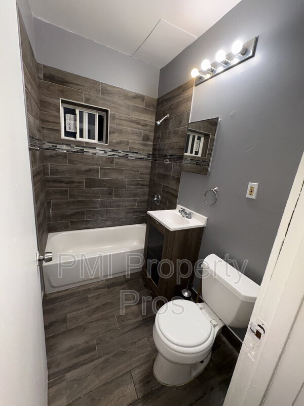 Building Photo - 1536 N 38th St