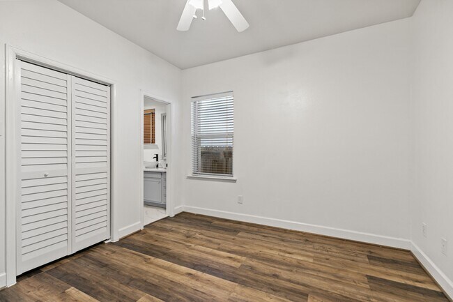 Building Photo - 1912 Shearn St