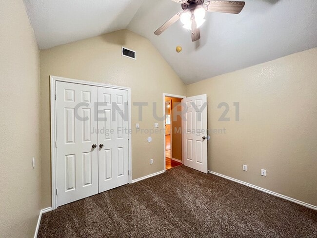 Building Photo - Charm-Filled 3/2/2 in Springtown ISD For Rent!