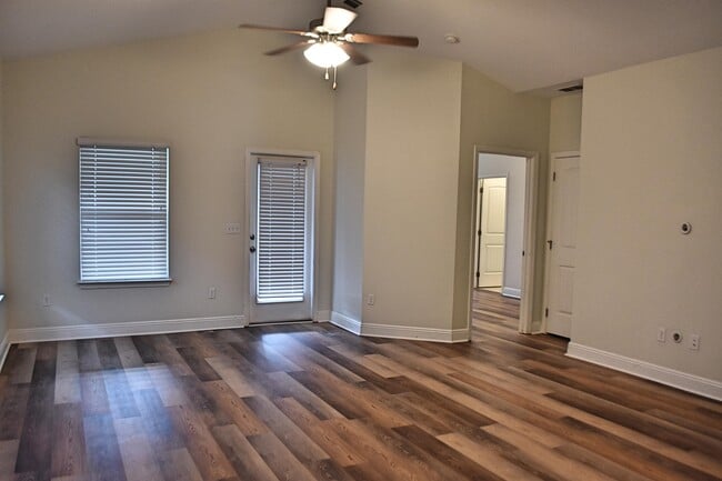 Building Photo - 103 Lagrange Landing