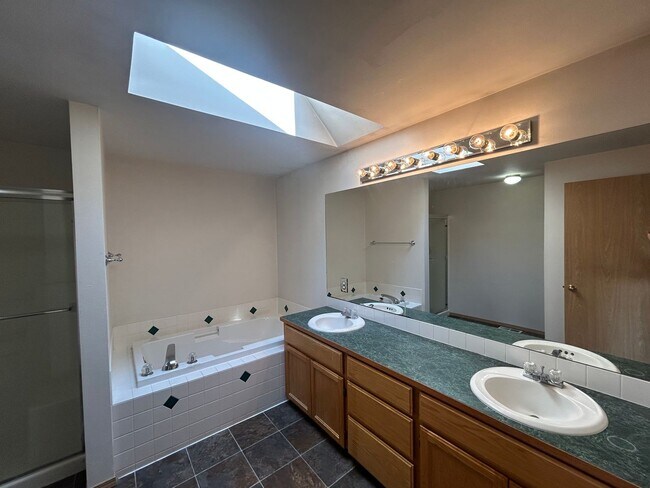 Building Photo - Beautiful 4 bd 3 bath w/ 2-car Garage Home...