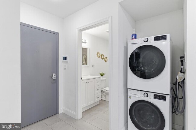 Building Photo - 925 N Broad St