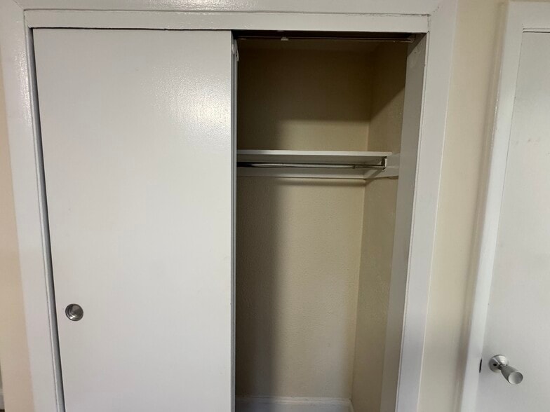 Building Photo - 16 Chester St