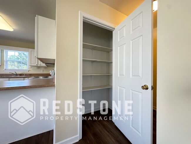 Building Photo - 812 Jennings Berry Dr