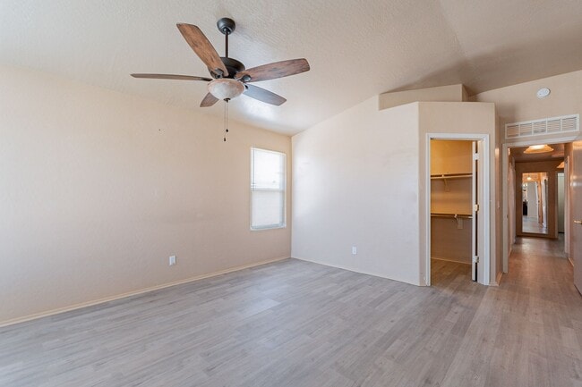 Building Photo - Stunning 4-Bedroom, 1.75-Bath Home Near South Mountain Section 8 Welcome