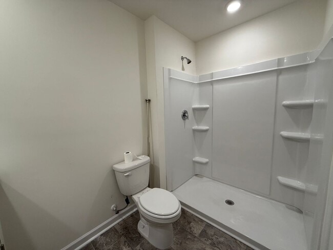 Building Photo - 4 Bedroom 2 Bathroom Home located in Greeneville, TN