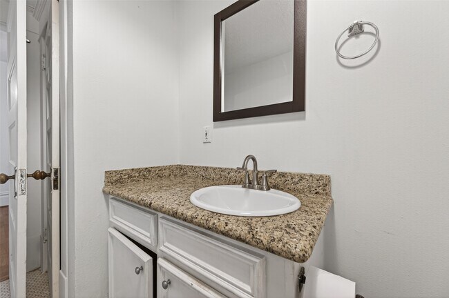 Building Photo - 324 W Alabama St