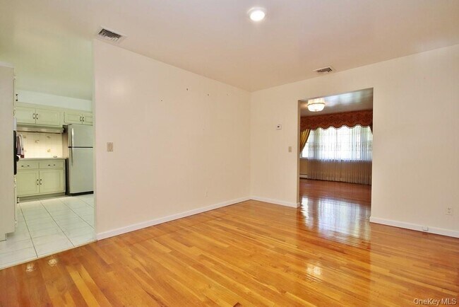 Building Photo - 570 Manville Rd