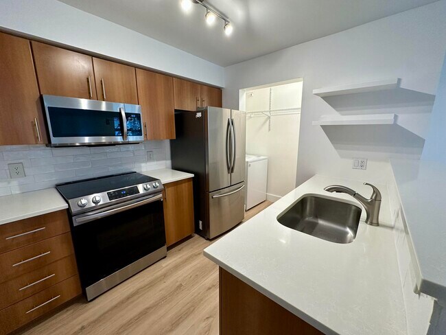 Building Photo - 1020 Crystal Way