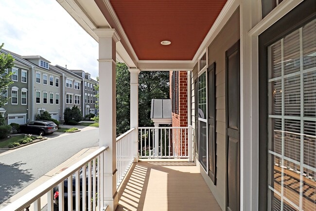 Building Photo - Dog-Friendly Avinity Townhome With Mountain Views