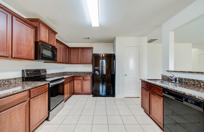 Building Photo - 8218 Hall View Dr
