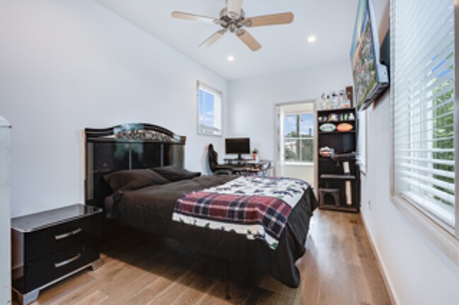 Building Photo - Modern Downtown Home!