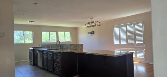 Building Photo - 4 Sewanee Cir