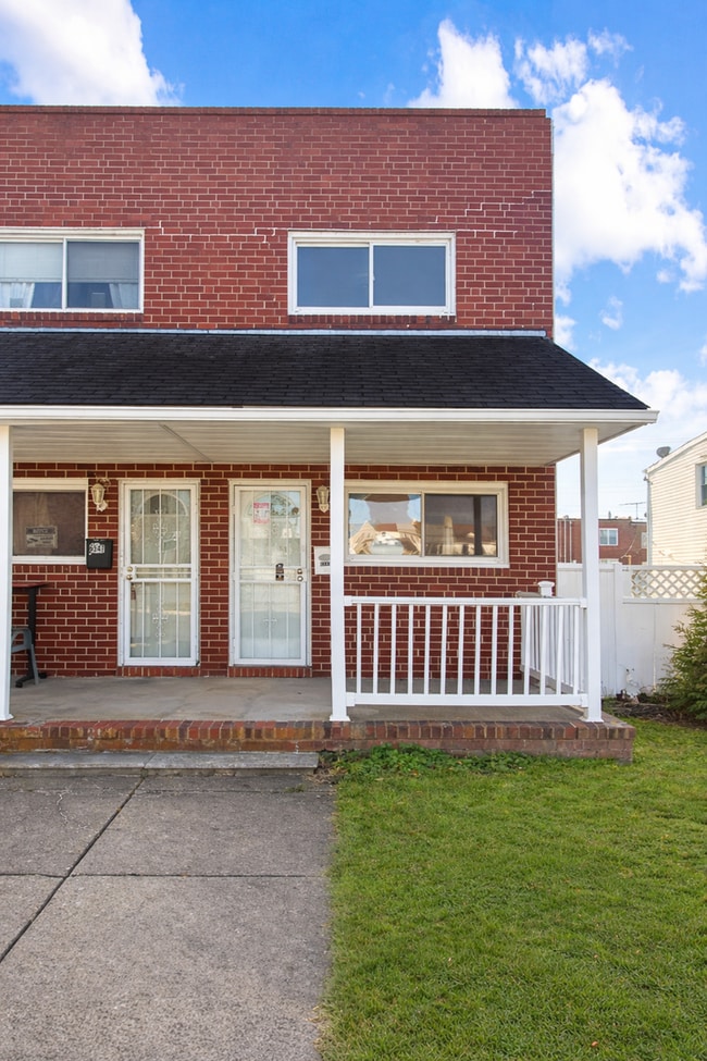 Building Photo - Charming 2BR Home with Rear Deck & Washer/Dryer in Dundalk