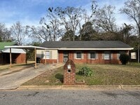 Building Photo - 3 bedroom 1 bathroom brick home in West Tu...