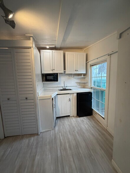 Building Photo - 1012 Watson St