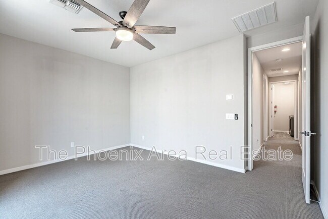 Building Photo - 901 S Smith Rd