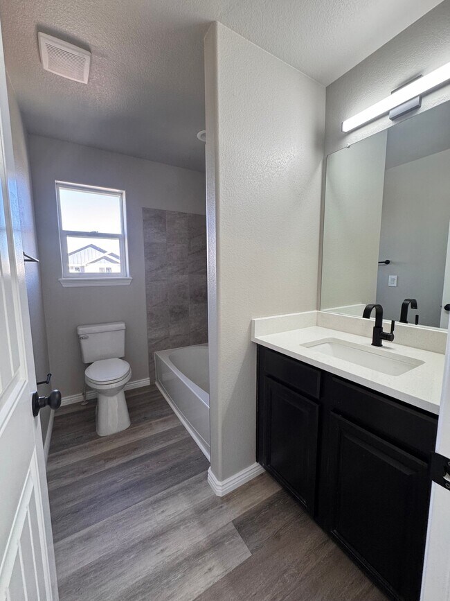 Building Photo - 10885 Matta Dr