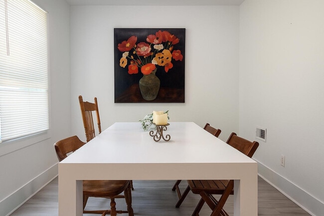 Building Photo - 607 E Euclid St