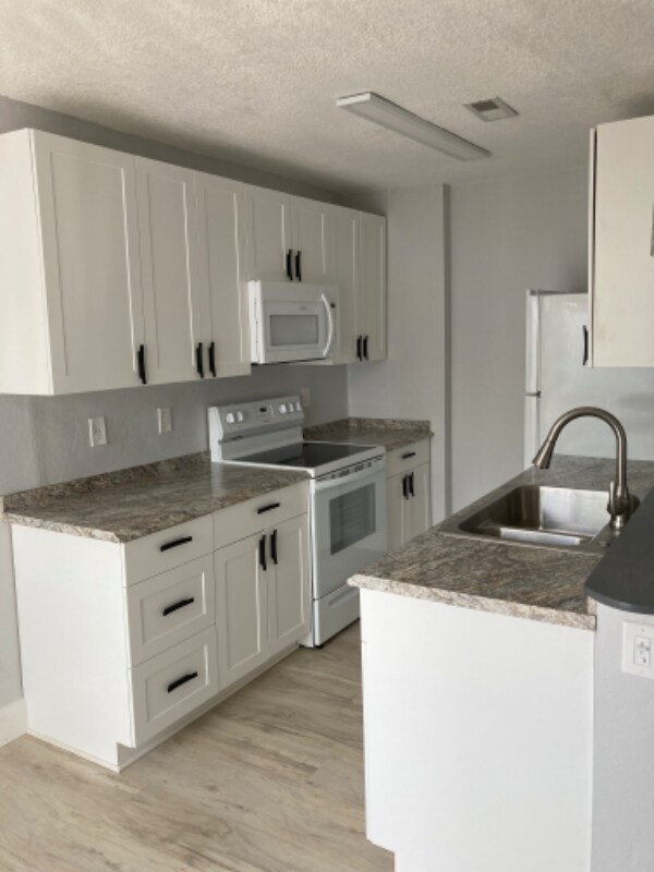 Building Photo - 8800 Bardmoor Blvd