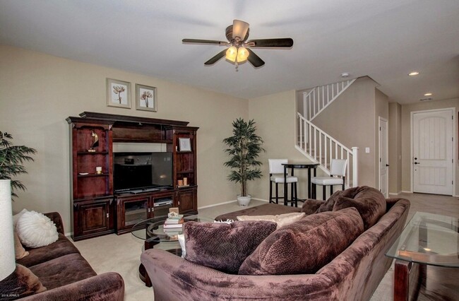 Building Photo - Beautiful 4BR Gated Home in Lehi Crossing ...