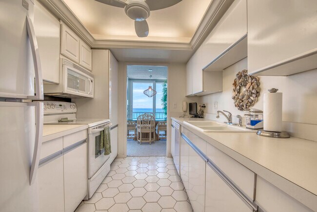 Building Photo - 5540 N Ocean Dr