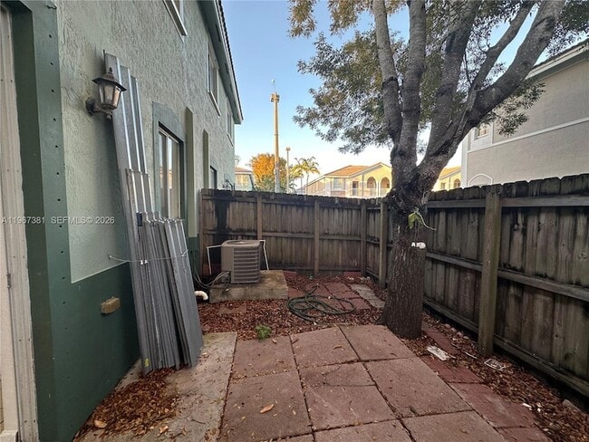 Building Photo - 2615 SE 15th Pl