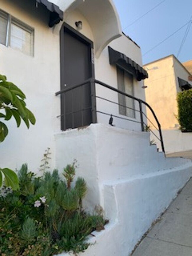 Building Photo - Newly Remodeled 2 Bedroom unit located on ...