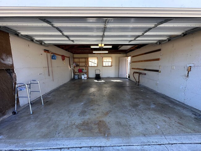 Building Photo - Spacious Two Bedroom Home In North Salinas