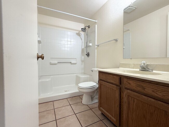 Building Photo - 2126 N Villas Ln
