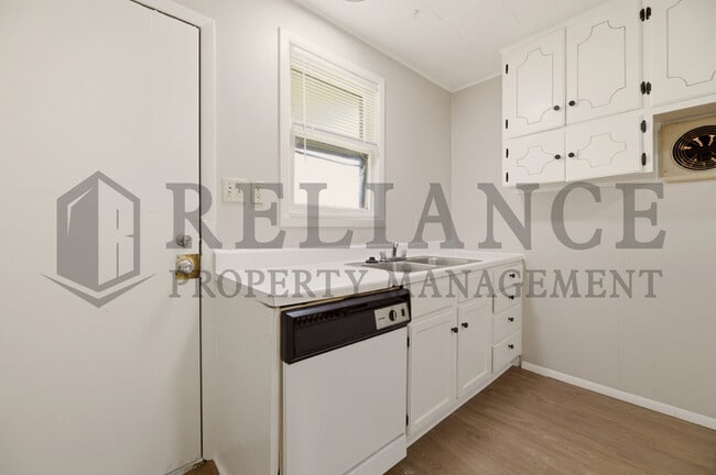 Building Photo - 1718 Walker W St