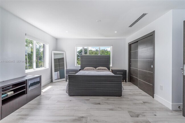 Building Photo - 11531 SW 93rd St