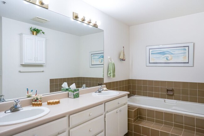 Building Photo - Coeur d'Alene North Condo - Furnished 2 be...