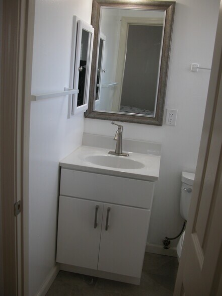 Primary Half Bathroom - 1505 Adeline St