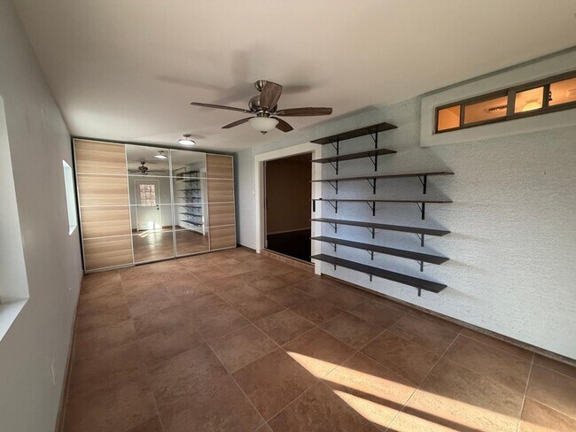 Building Photo - 1945 E Aloe Pl