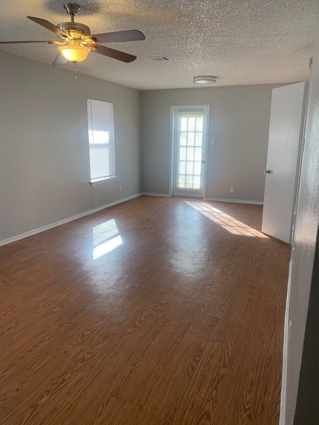 Building Photo - 7814-7816 Las Olas Blvd