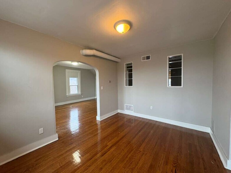 Primary Photo - 1260 Whalley Ave