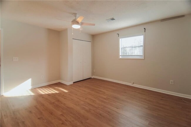 Building Photo - 516 Faith St