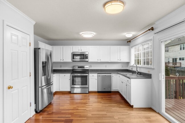 Building Photo - 129 Kellerhis Dr