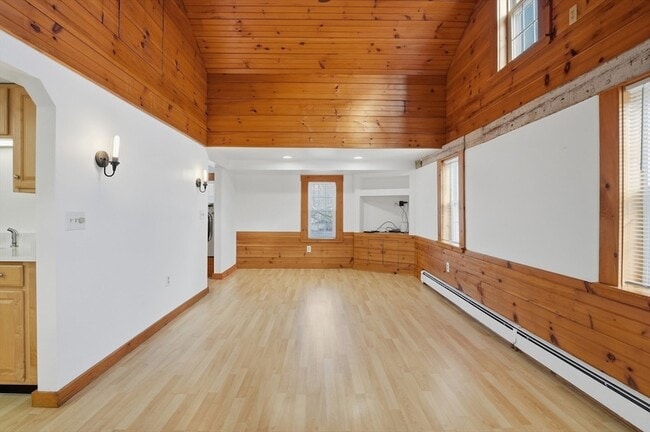 Building Photo - 92 Main St