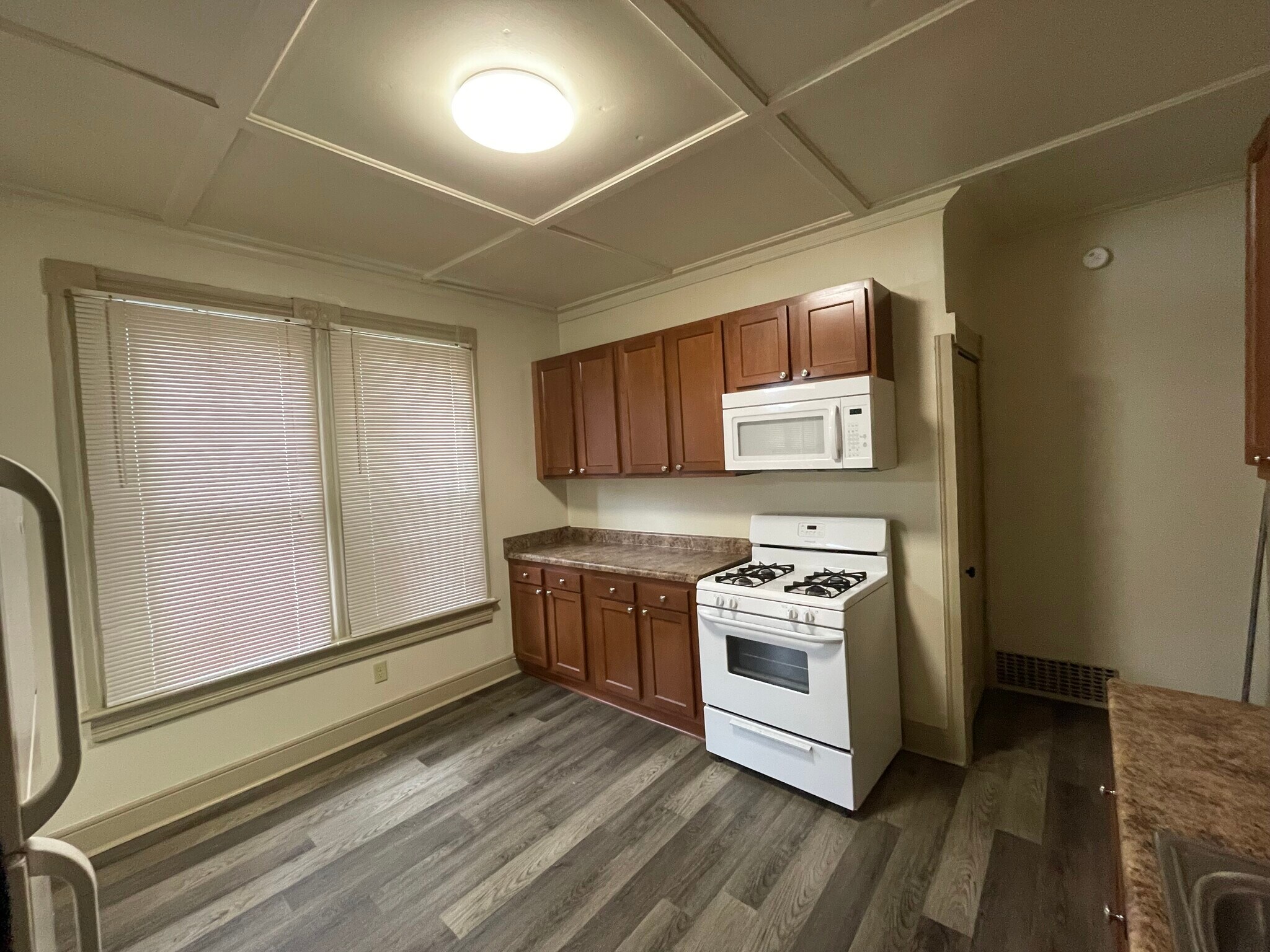 kitchen - 1230 Highland St