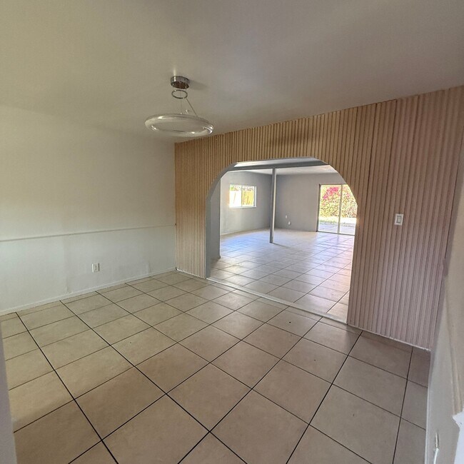Building Photo - 933 Parkbrook St