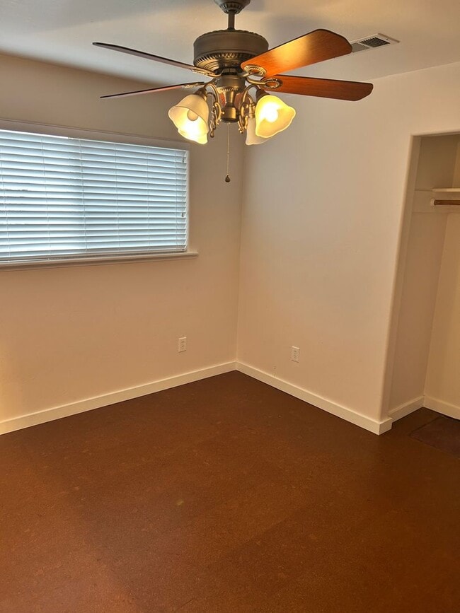 Building Photo - Spacious 3-Bedroom Home + Office/Den in De...