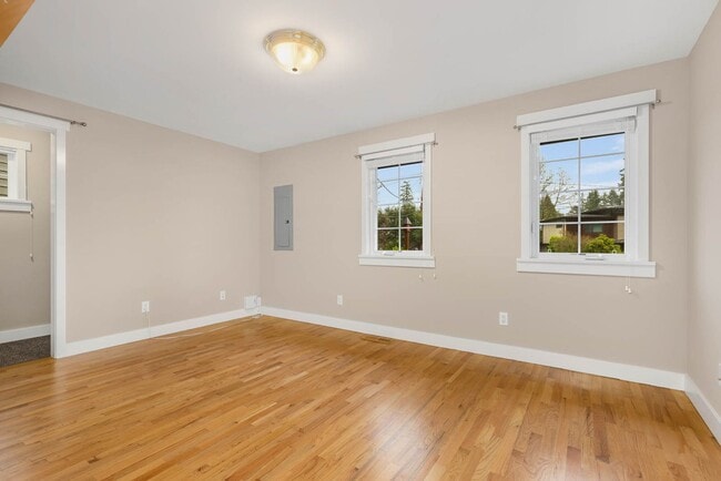 Building Photo - 1305 5th St