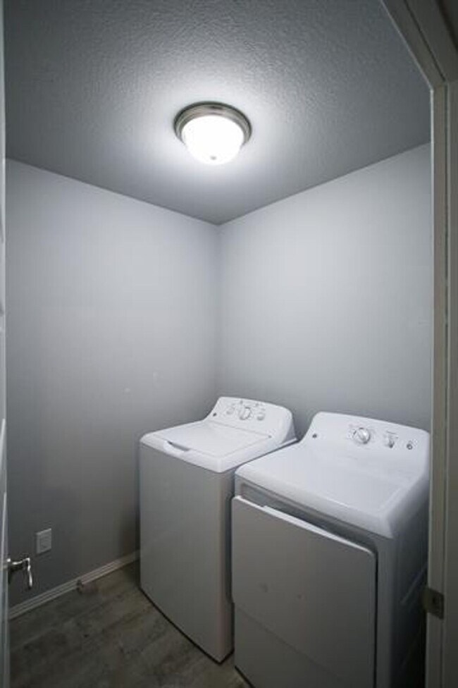 Building Photo - Rupple Meadows - 4 bed / 4 bathroom Coming In April