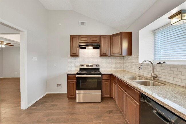 Building Photo - 2502 Ewell Dr