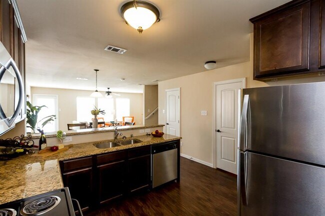 Building Photo - 1208 Bayfield Dr